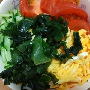 トマト・きゅうり・わかめ・卵の冷やし中華